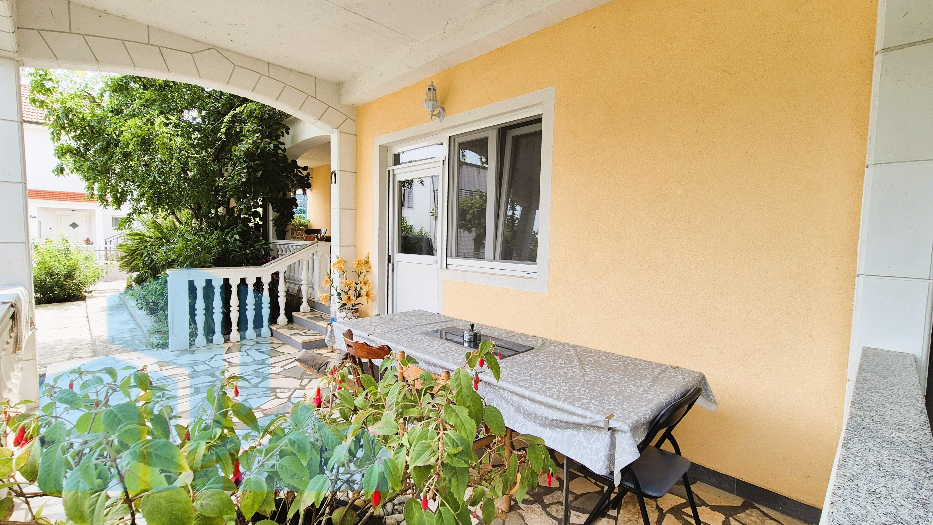 Apartmanska kuća u Bilicama s uhodanim turističkim najmom