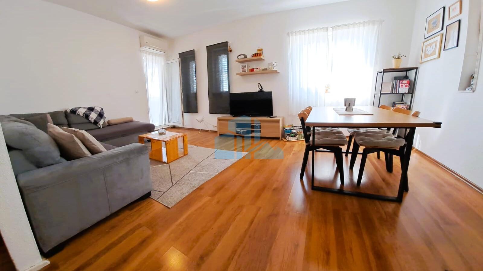 Stan i poslovni prostor 110m2, Baldekin, Šibenik