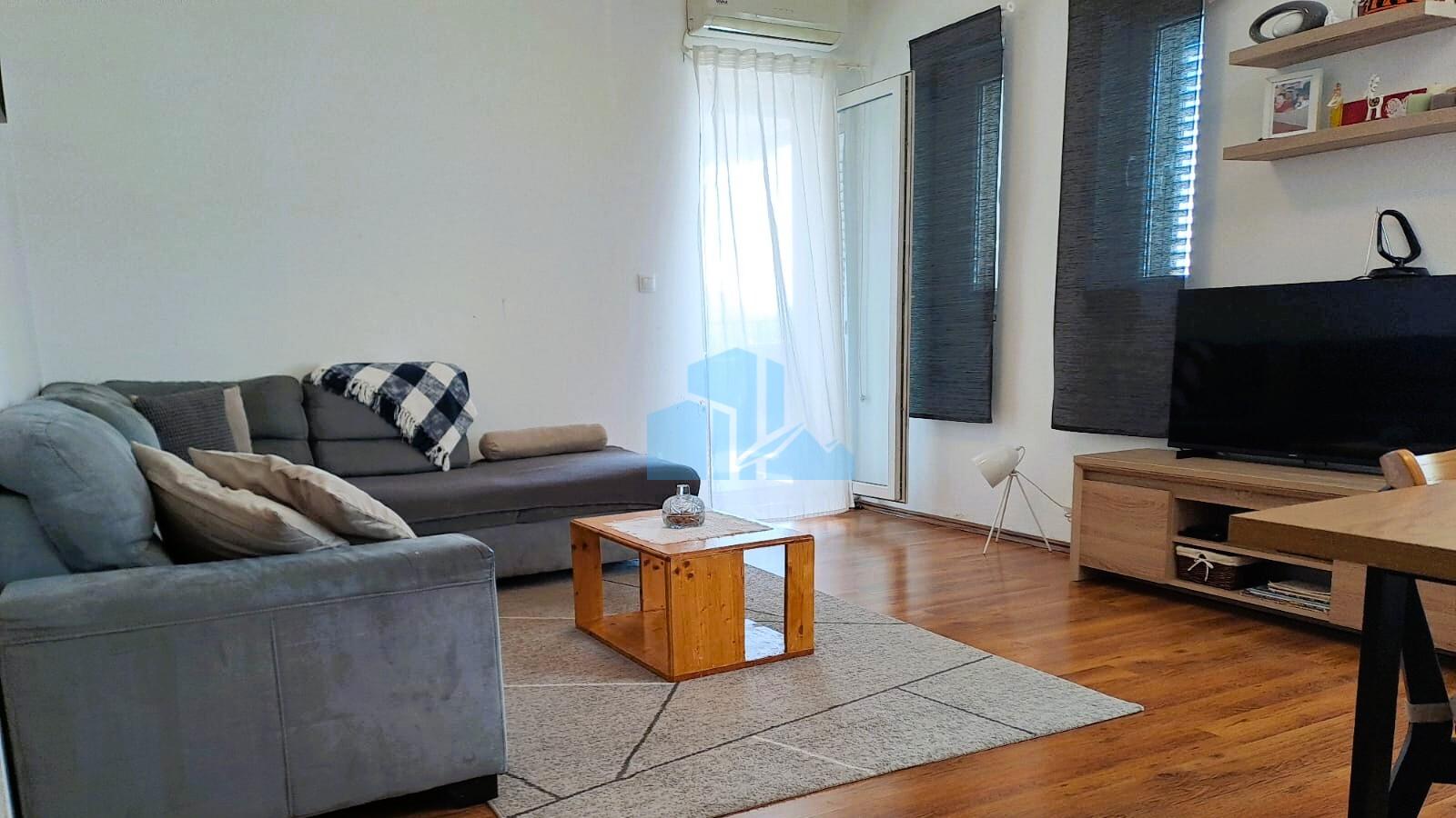 Stan i poslovni prostor 110m2, Baldekin, Šibenik