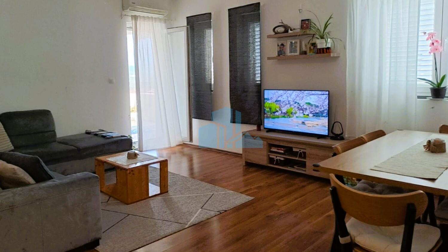 Stan i poslovni prostor 110m2, Baldekin, Šibenik