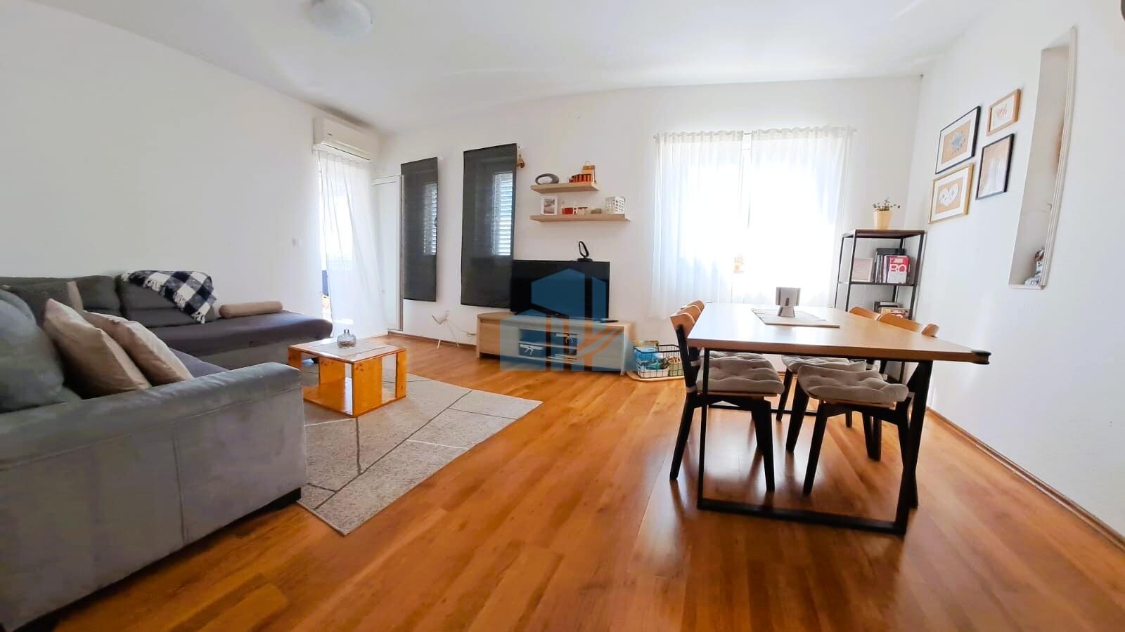 Stan i poslovni prostor 110m2, Baldekin, Šibenik