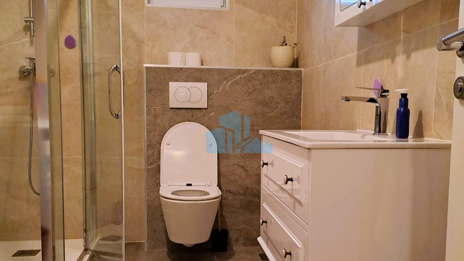 Stan i poslovni prostor 110m2, Baldekin, Šibenik