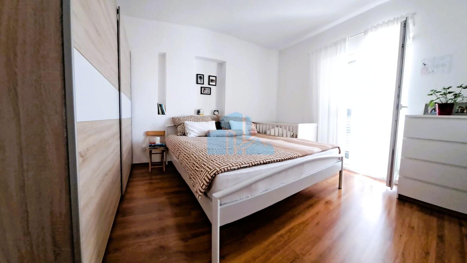 Stan i poslovni prostor 110m2, Baldekin, Šibenik