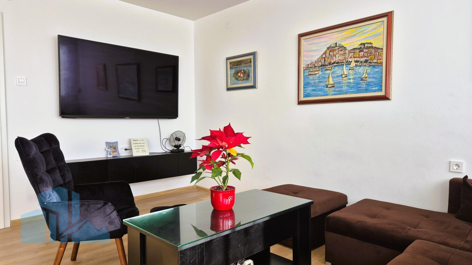 Renoviran stan 62m2 u Šibeniku, Križ