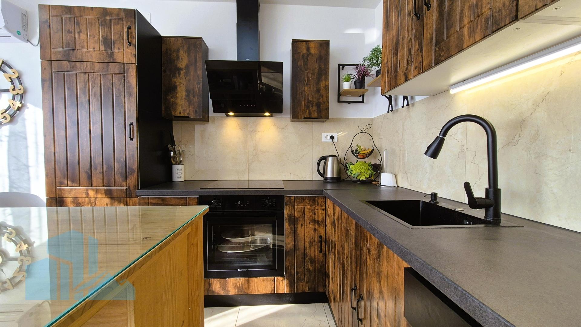 Renoviran stan 62m2 u Šibeniku, Križ