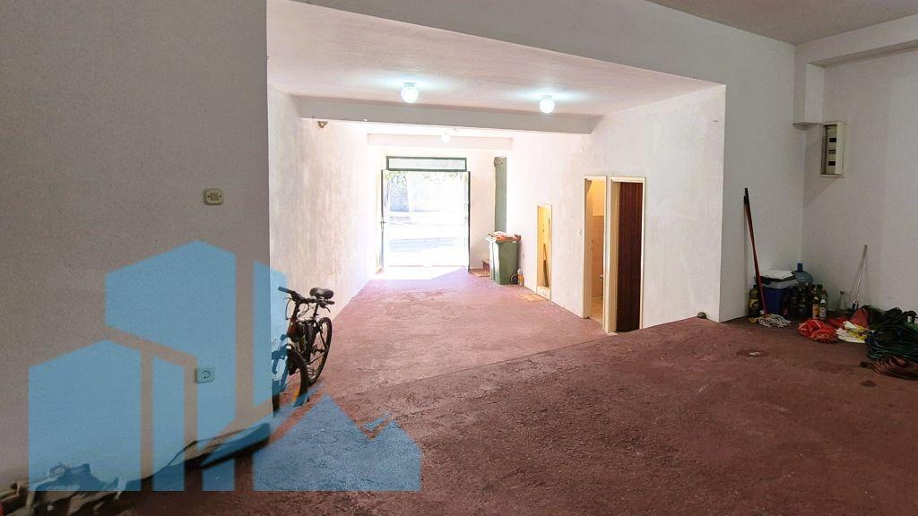 Poslovni prostor: Vodice, centar, ulični lokal, 85 m2 (prodaja)