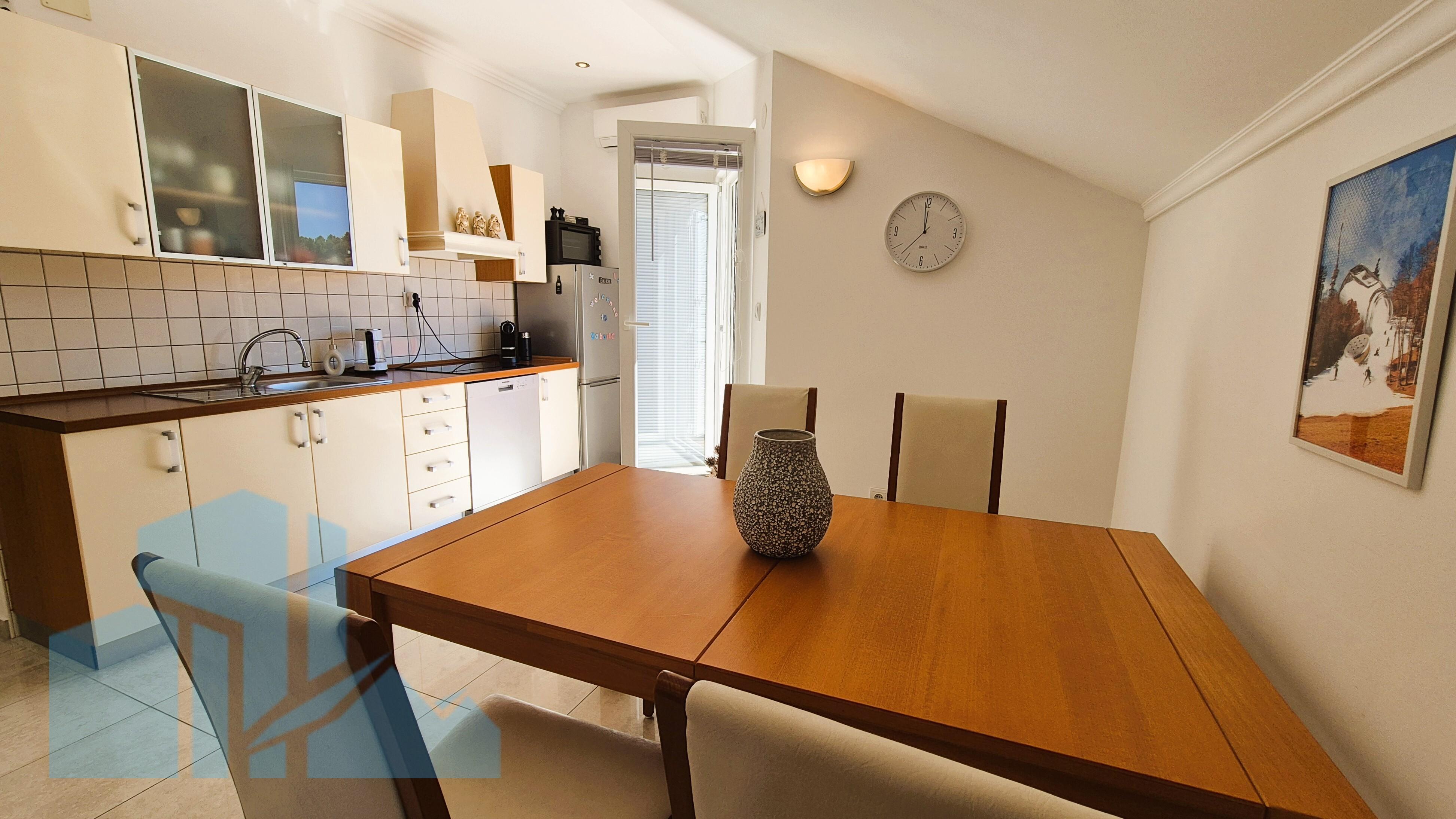 Stan: Žaborić, 50.00 m2 sa garažom